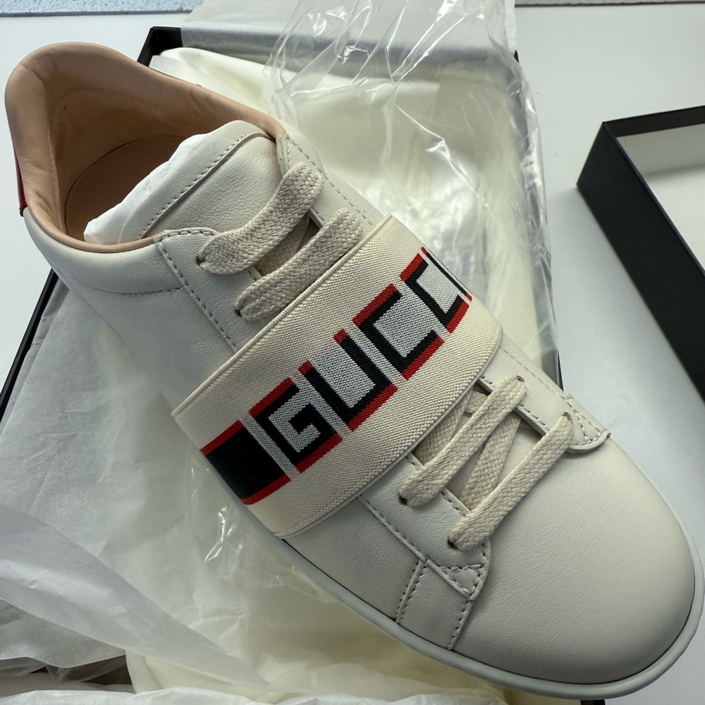 Miro Soft Sneakers with Logo Strap